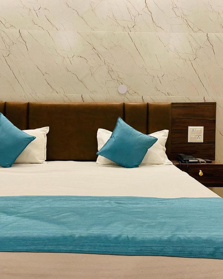 Hotel Dileep42 Λάκναου Εξωτερικό φωτογραφία