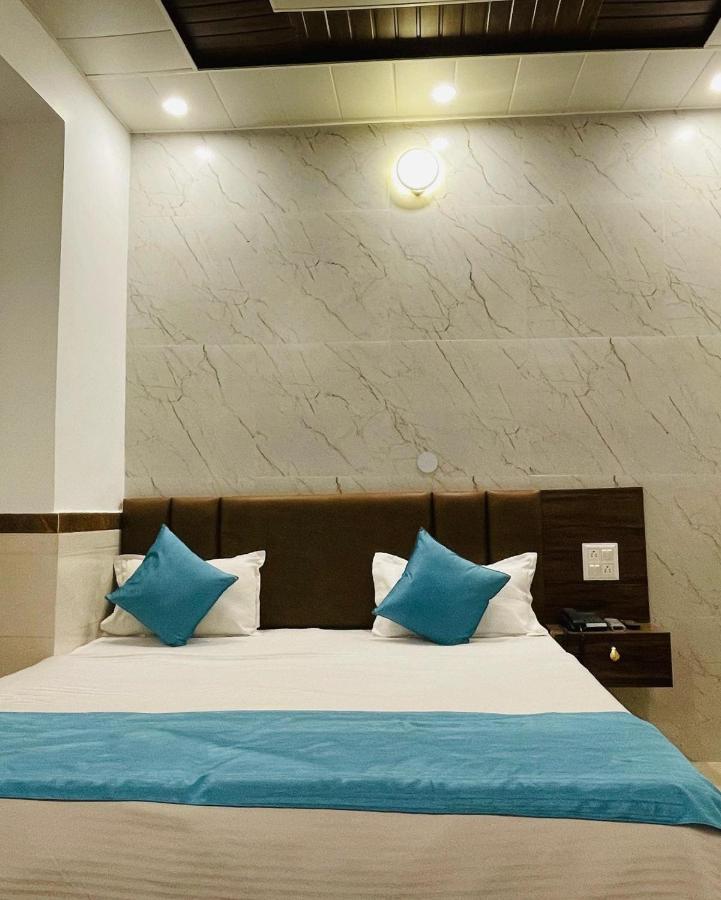Hotel Dileep42 Λάκναου Εξωτερικό φωτογραφία
