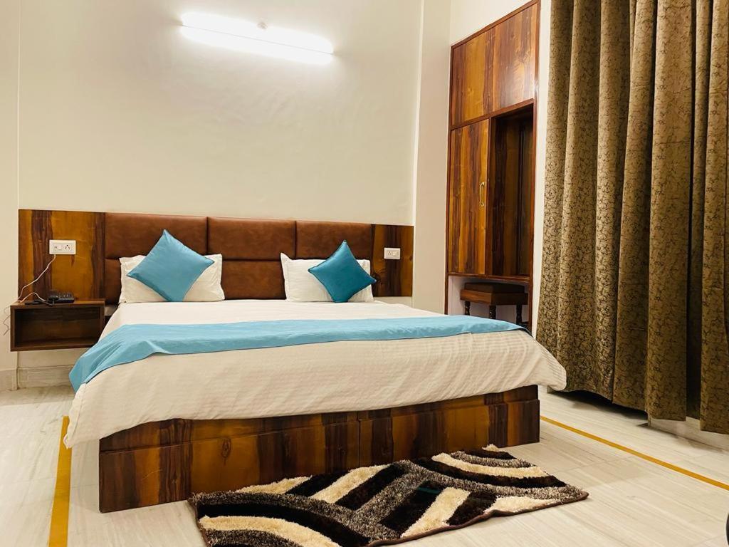 Hotel Dileep42 Λάκναου Εξωτερικό φωτογραφία