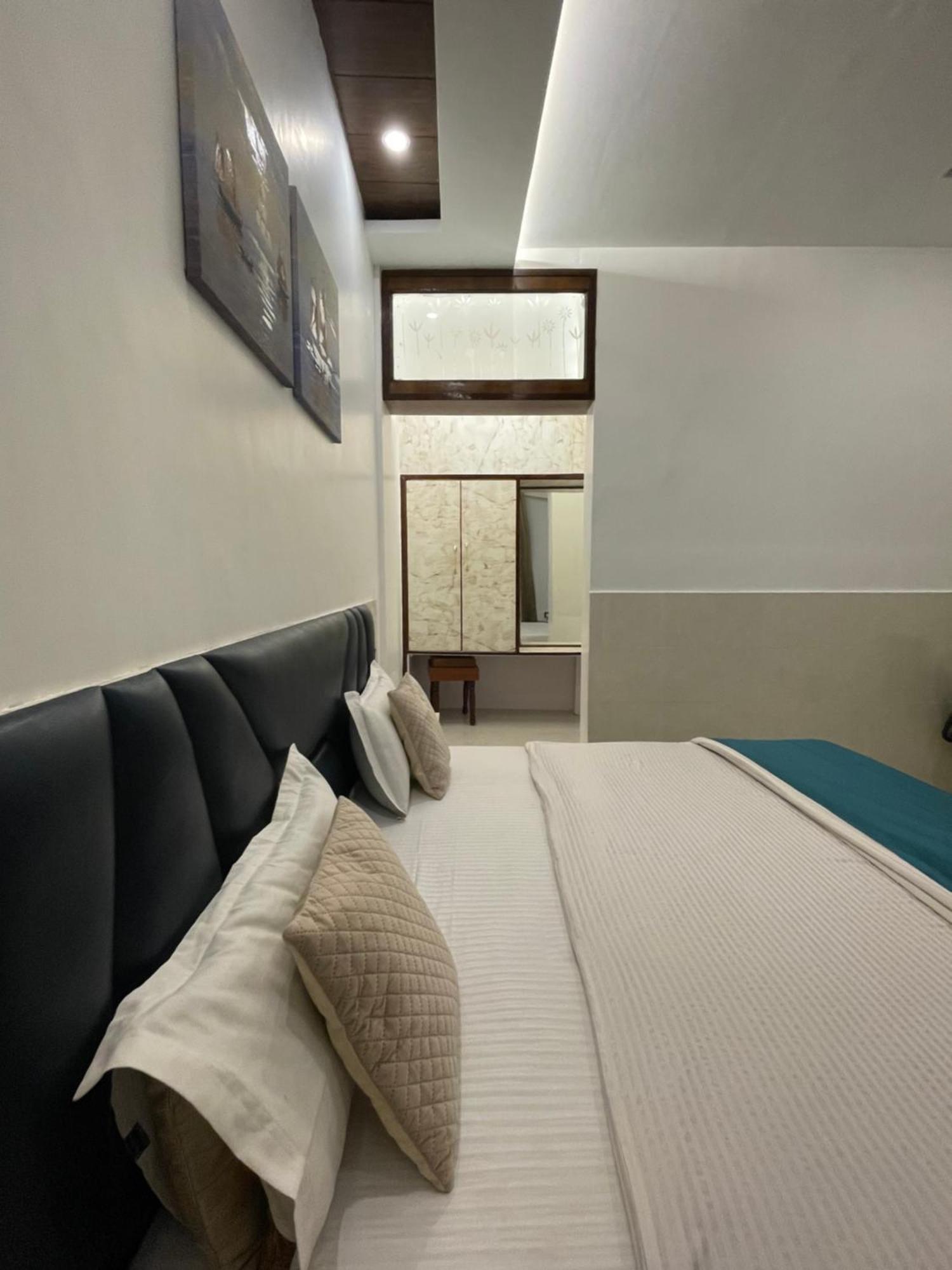 Hotel Dileep42 Λάκναου Εξωτερικό φωτογραφία