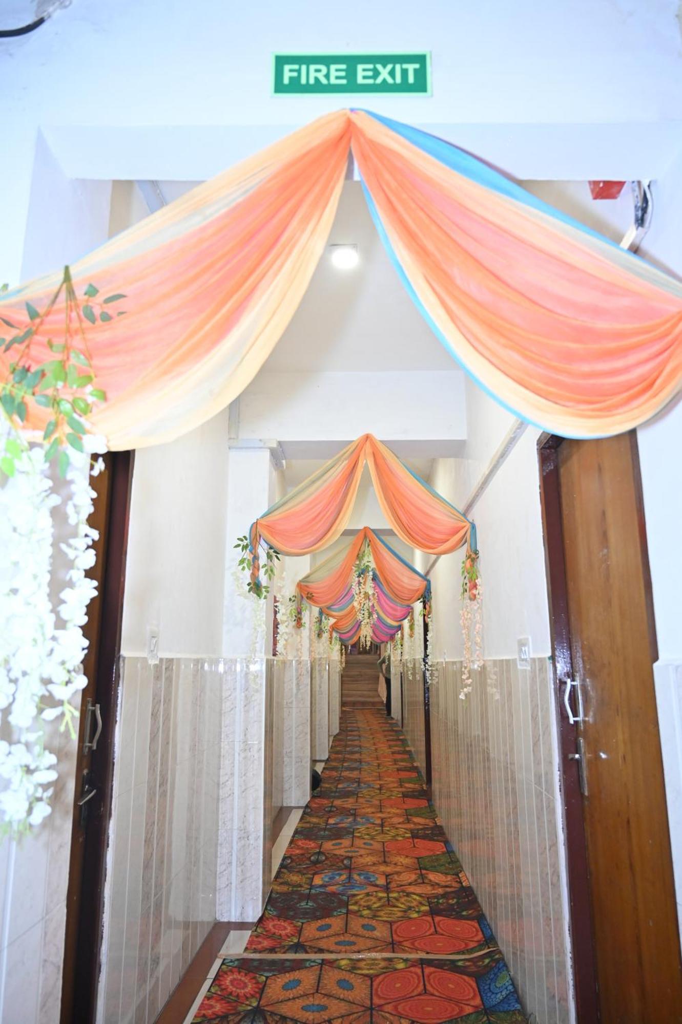 Hotel Dileep42 Λάκναου Εξωτερικό φωτογραφία