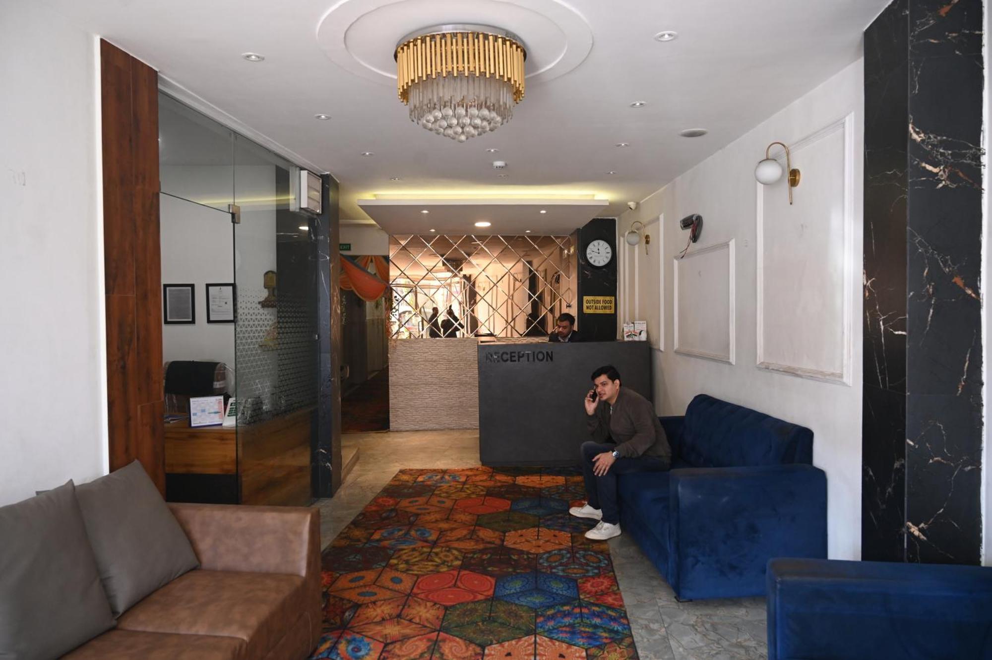 Hotel Dileep42 Λάκναου Εξωτερικό φωτογραφία