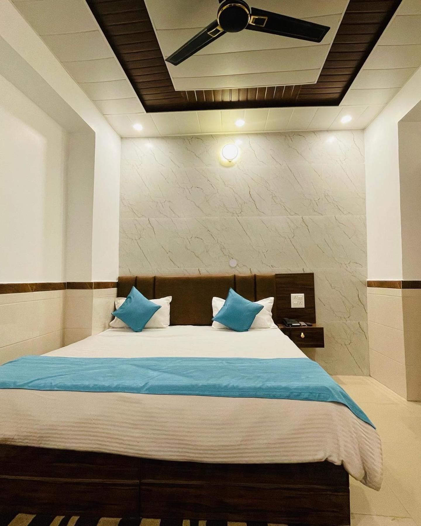 Hotel Dileep42 Λάκναου Εξωτερικό φωτογραφία