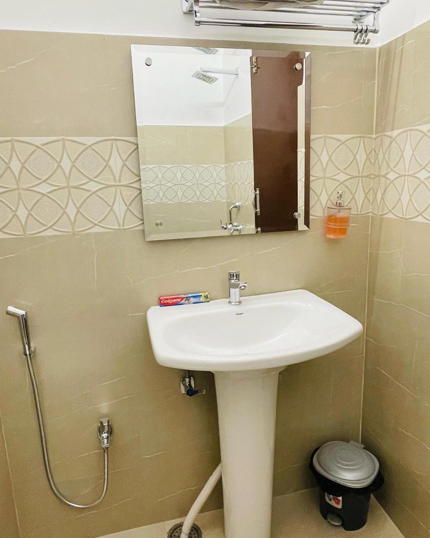 Hotel Dileep42 Λάκναου Εξωτερικό φωτογραφία