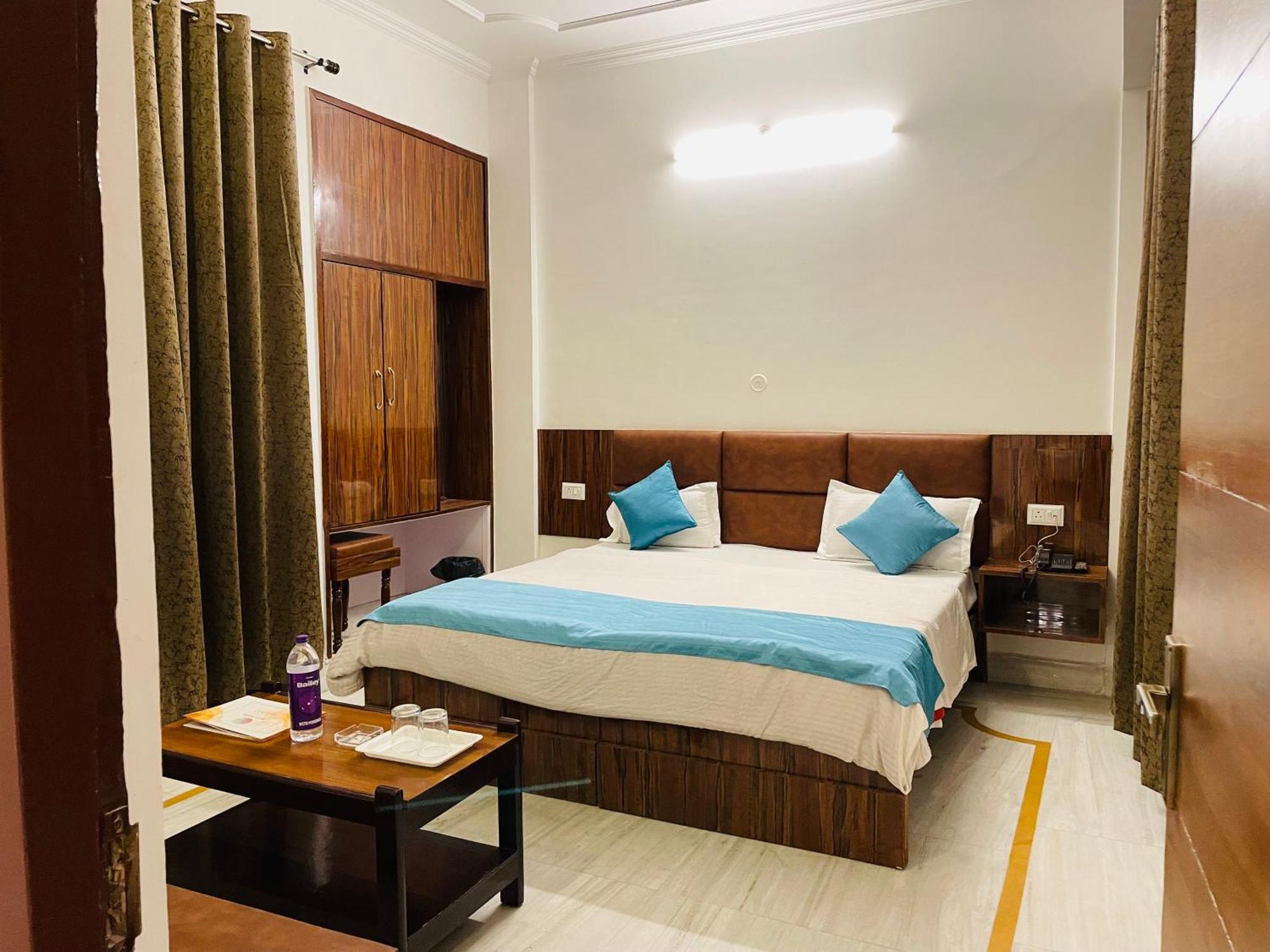 Hotel Dileep42 Λάκναου Εξωτερικό φωτογραφία