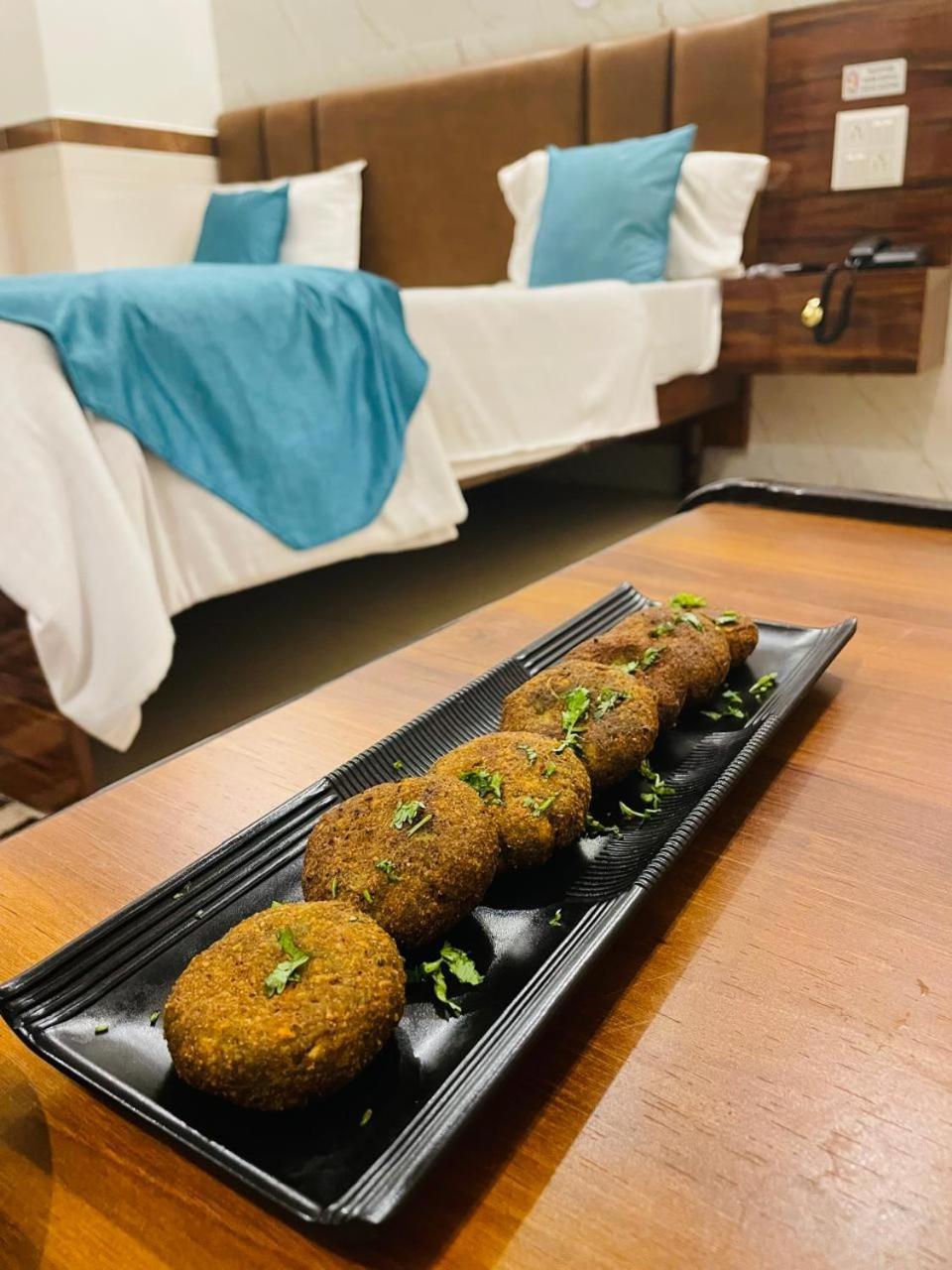 Hotel Dileep42 Λάκναου Εξωτερικό φωτογραφία